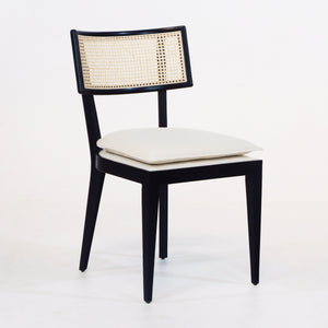 C-Chair con asiento trasero de ratán y asiento tapizado en cuero y vinilo